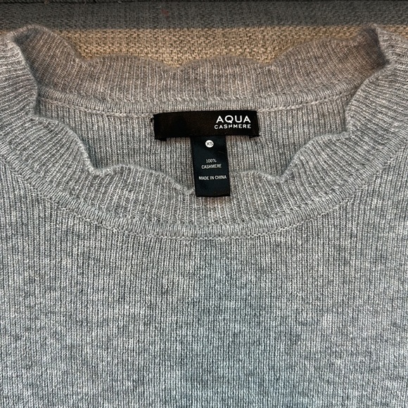 BLOOMINGDALES AQUA 100% Cashmere Scalloped Trimmed Sweater | Fitted Grey Sweater - Picture 3 of 5
